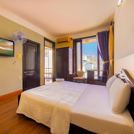 Ponys Hotel Nha Trang Kültér fotó