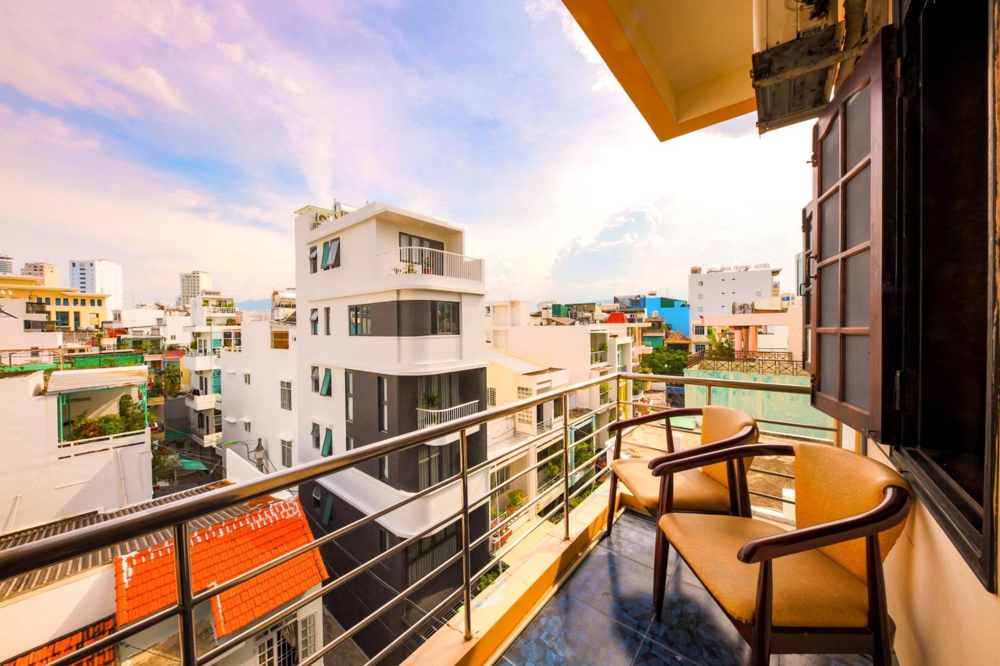 Ponys Hotel Nha Trang Kültér fotó